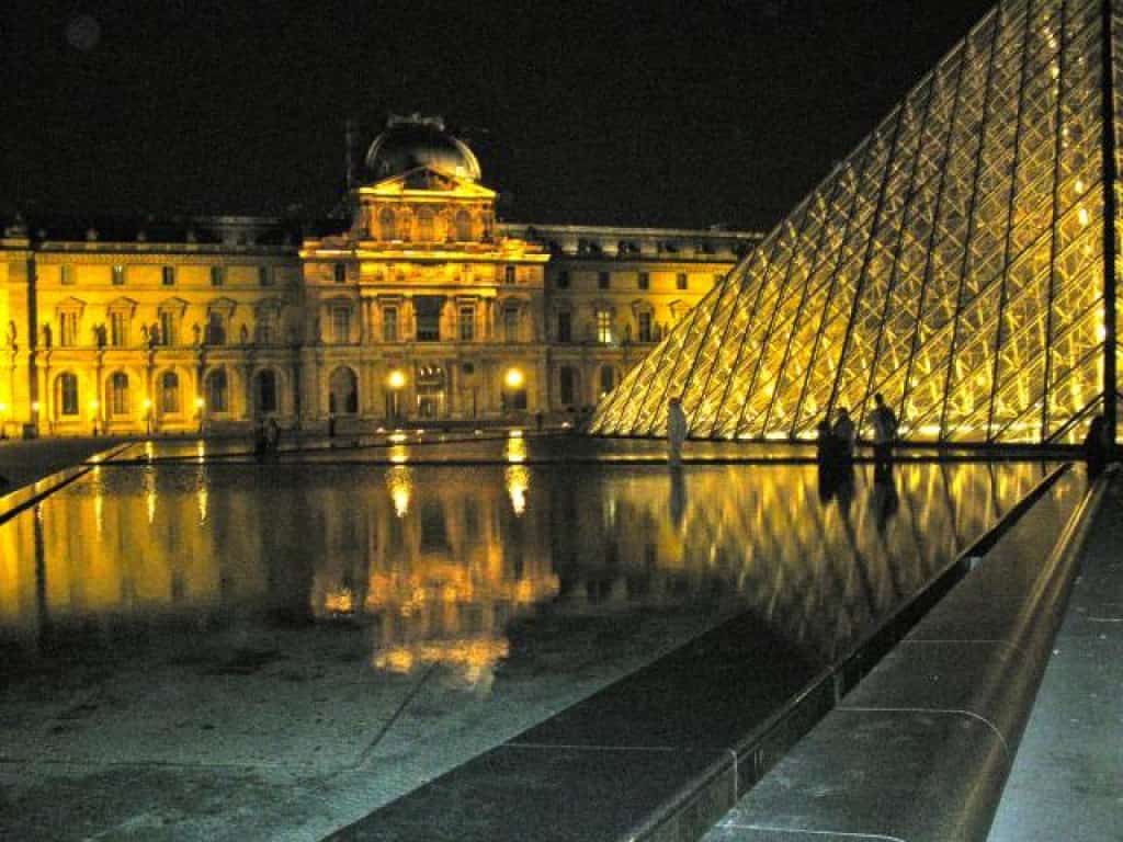 The Lourve lights at night, Paris