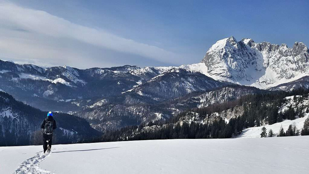 Snowshoeing with a panorama view onto Wilder Kaiser in St. Johann in Tirol.