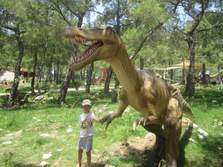 Things to do in Antalya with kids - visit Dinopark.