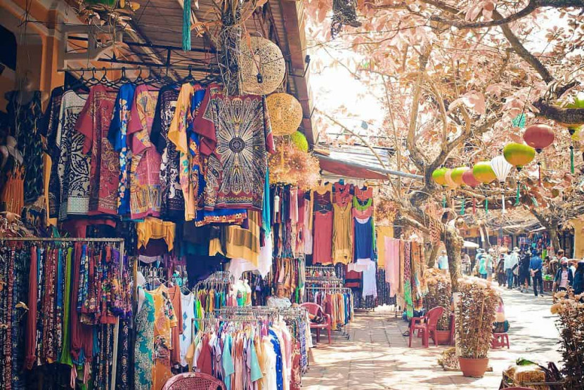 Chatuchak market guide - our top market shopping tips.